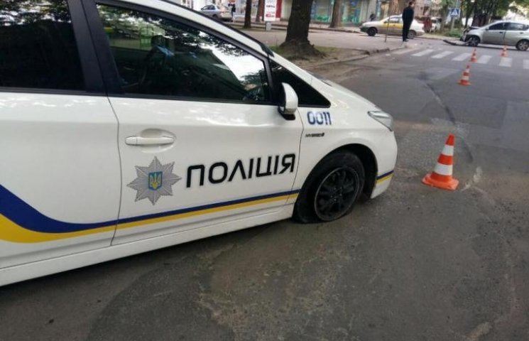 В центре Харькова копы разбили служебное…