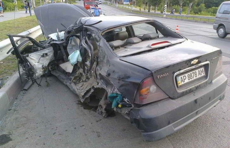 У Мелітополі водій BMW втік з місця смер…