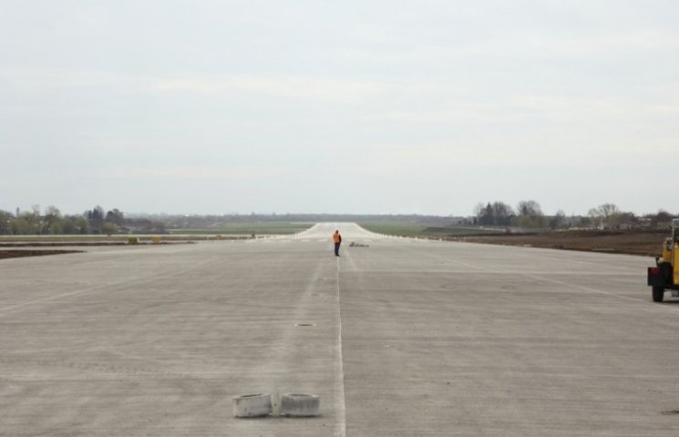 Реконструкція злітної смуги аеропорту Од…