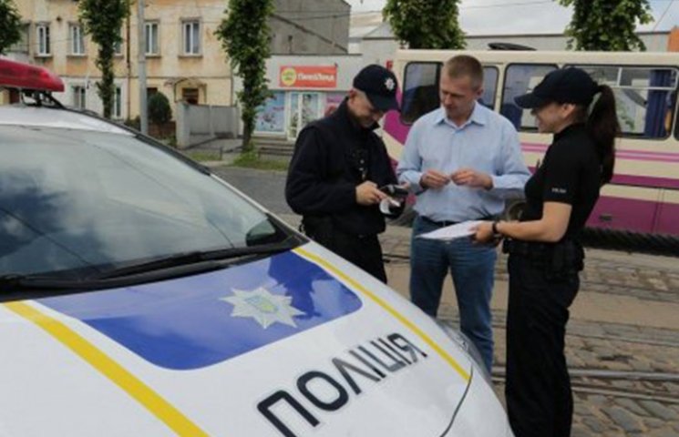 Львовские копы оштрафовали водителя Садо…