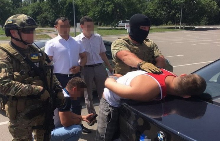 СБУ в Одесі затримала торговців зброєю…