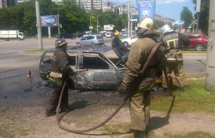 У Дніпрі автівка повністю згоріла після…