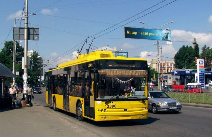 Как в троллейбусах Киева меняют "родные"…