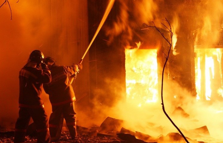 У Харкові палав будинок: постраждали рят…