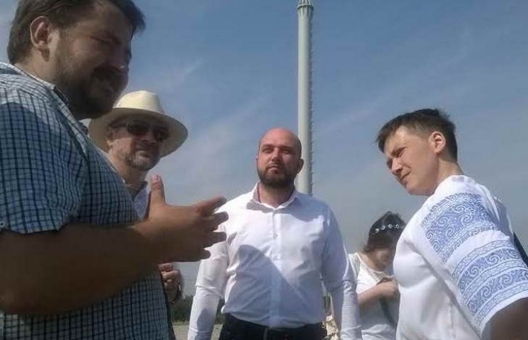 Надежда Савченко подняла над Хортицей фл…