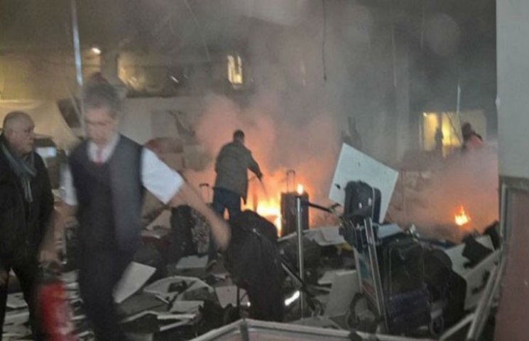 В аэропорту Стамбула произошел теракт, д…