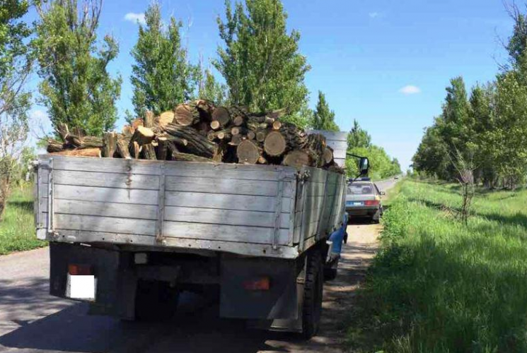 На Харківщині зупинили вантажівку з вкра…