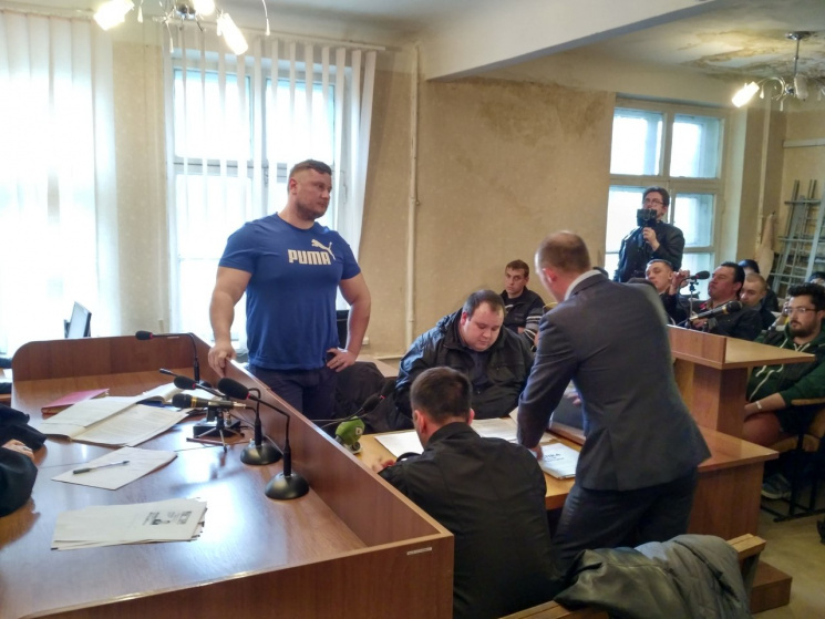 В Харькове суд разрешил материть патруль…