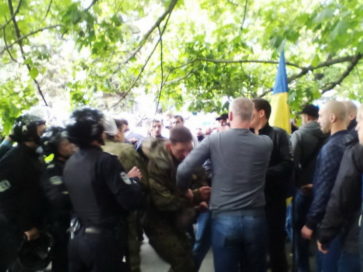 Бійка у Дніпрі 9 травня: 4 поліцейським оголосять підозру