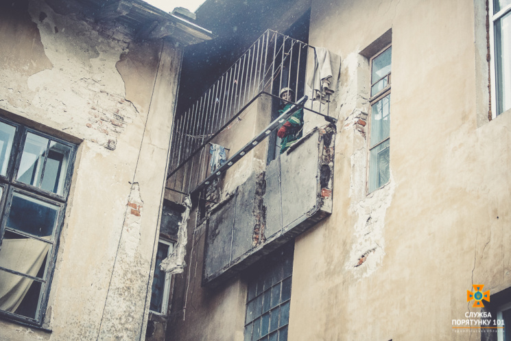 На Тернопольщине обвалился балкон старог…