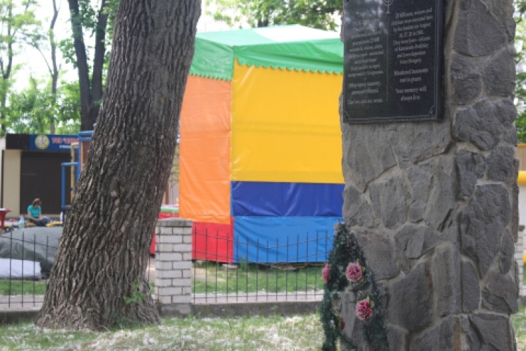 У Кам'янці-Подільському на могилах…