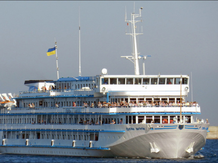 Український круїзний лайнер не став захо…