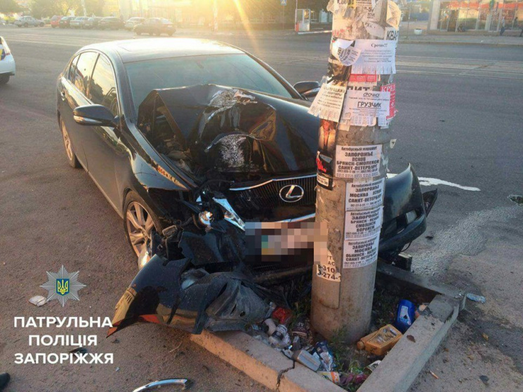 У Запоріжжі п&#039;яний водій розбив "Ле…