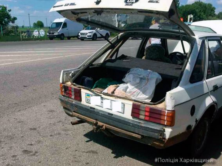 На Харківщині зупинили автівку зі знищен…