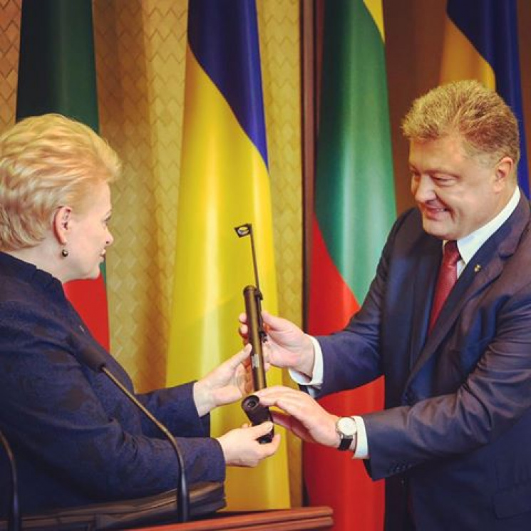 Президент Литви передала для ЗСУ прилад для захисту бійців