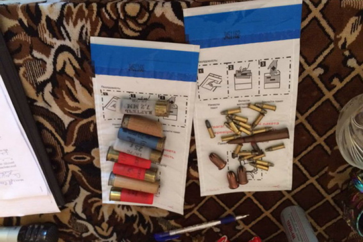 У мешканців Хустщини поліція знайшла збр…