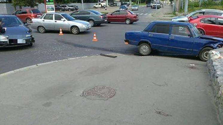 В центре Харькова наглый водитель устрои…