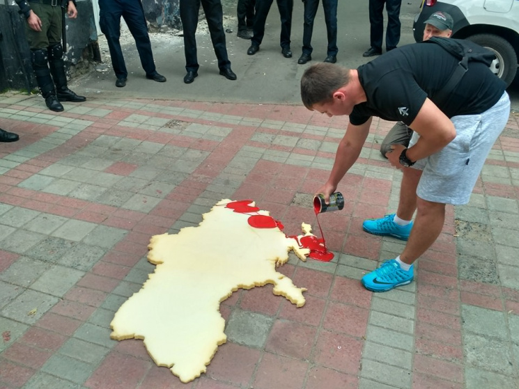 У Харкові до Генконсульства РФ прийшли з пікетом