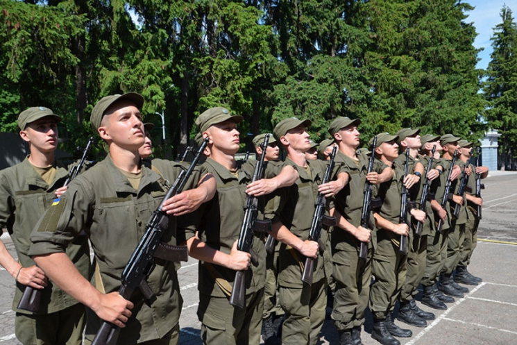 В Харькове вооружили гвардейцев…