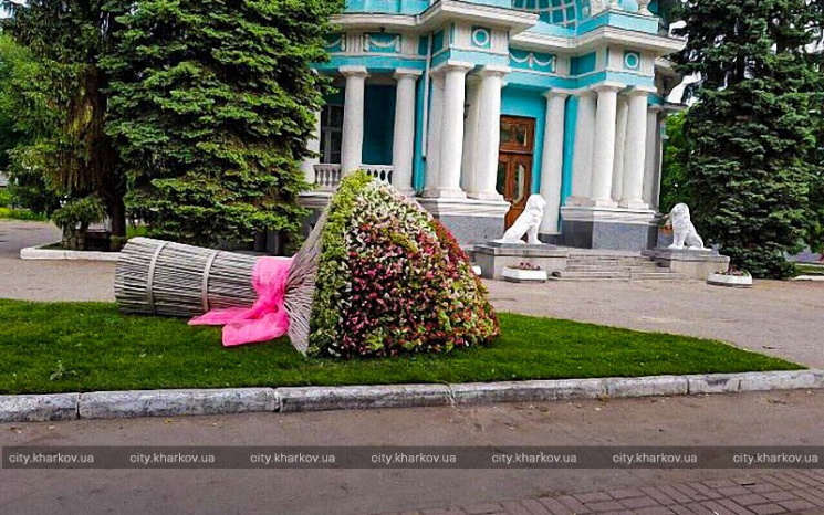 Букет невесты и палитра: В Харькове появ…