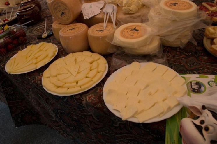 Як на Закарпатті варять сир за швейцарсь…