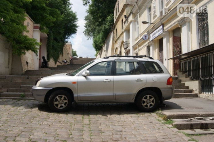 В Одесі автохами почали паркуватися на с…