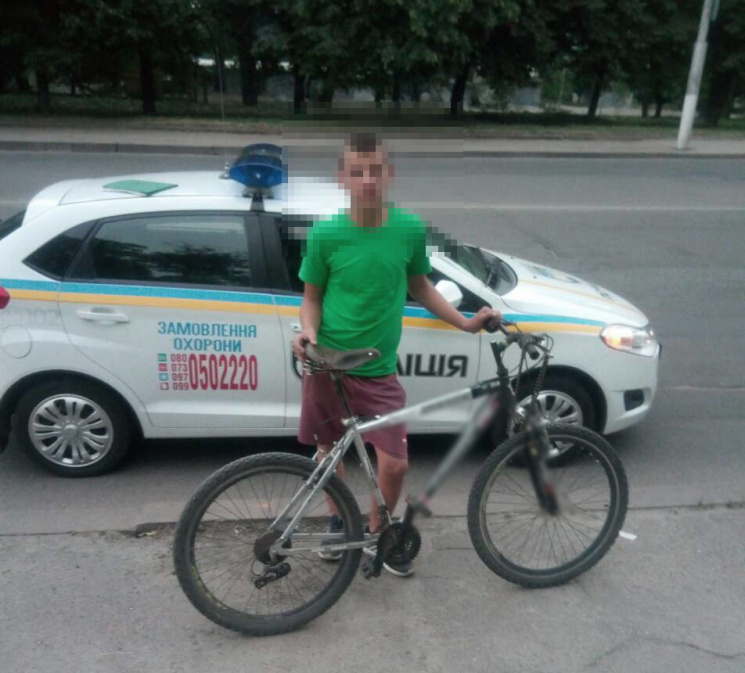 У Кропивницькому підліток вкрaв велосипе…