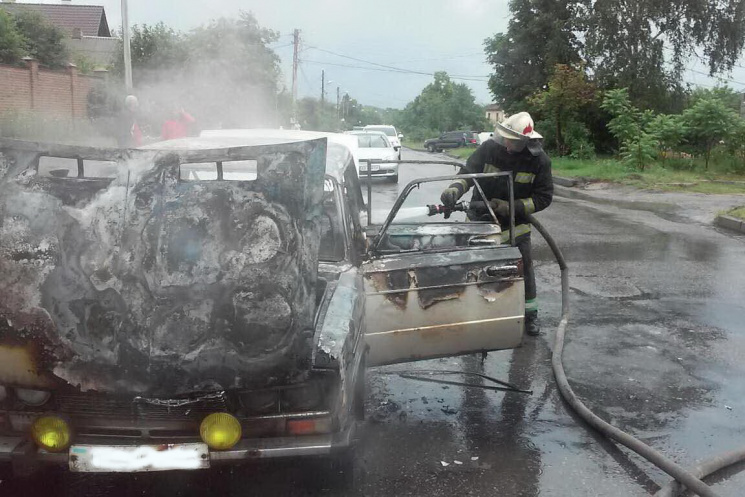 У Харкові просто під час руху спалахнув…