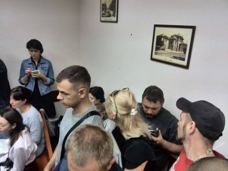 В Одессе активисты сорвали заседание, за…