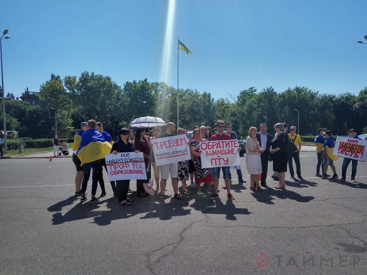 Під стінами Одеською облрадою співробітн…