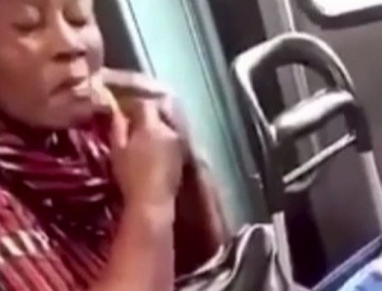 Как женщина брила лицо в поезде…