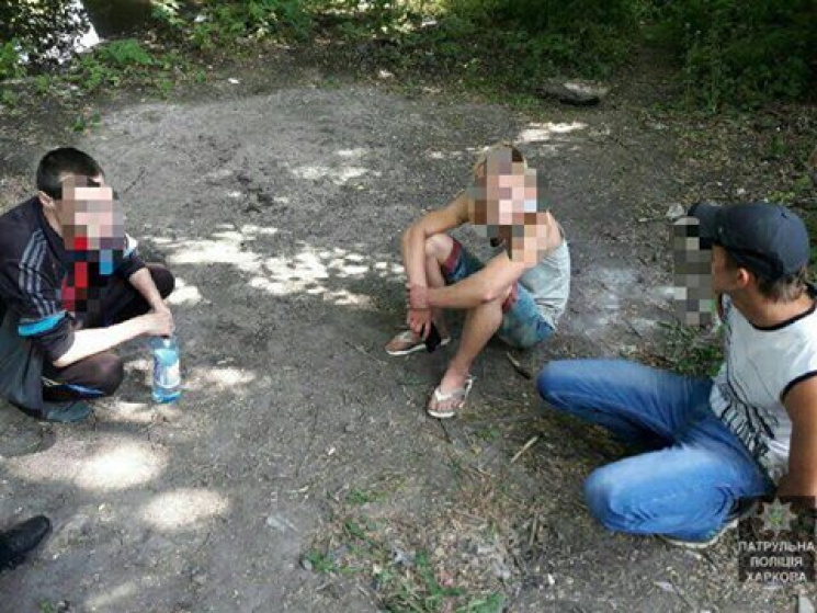 В Харькове копы поймали парней с голубым…