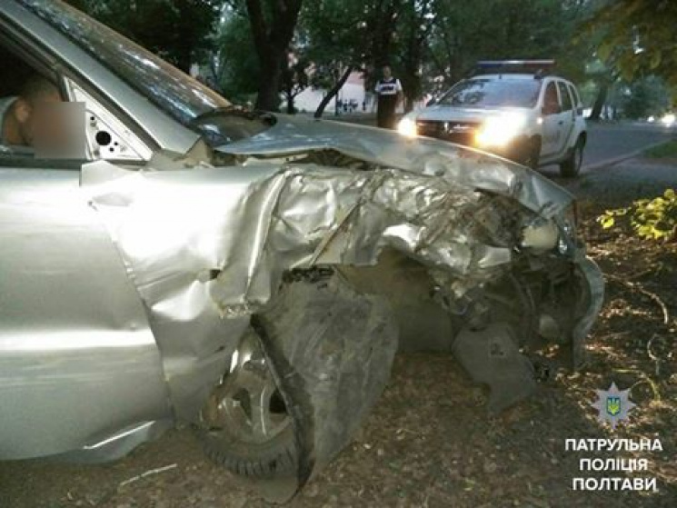 У Полтаві п&#039;яний водій врізався в д…