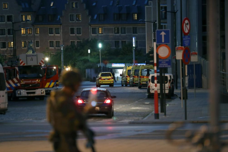 Теракт на вокзале Брюсселя: Смертник уме…