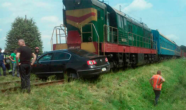 В Чернівецькій області потяг протаранив…