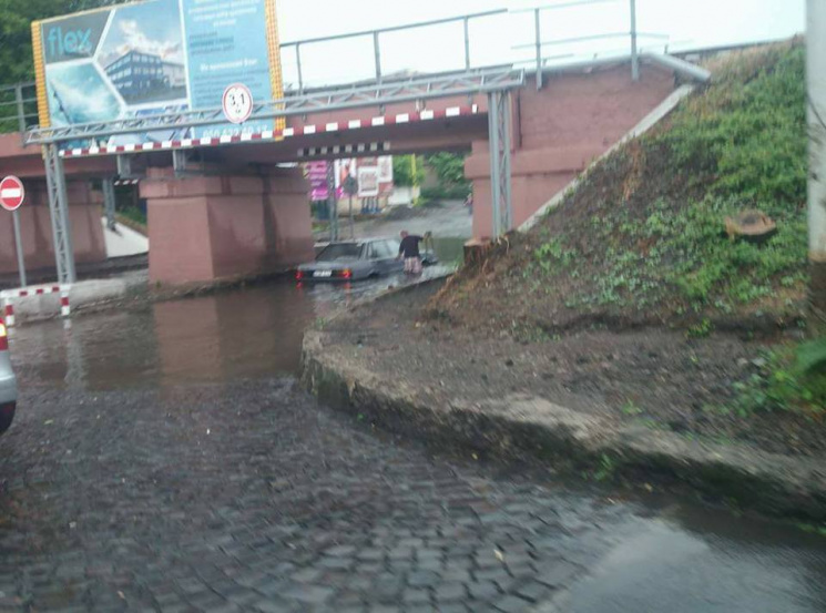 В Ужгороді під залізничним мостом "втопи…