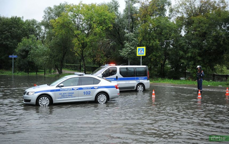 Відео дня: Потоп у Москві і пожежа в Чор…