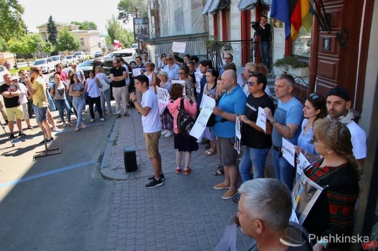 Одесити провели акцію #SaveOlegSentsov…