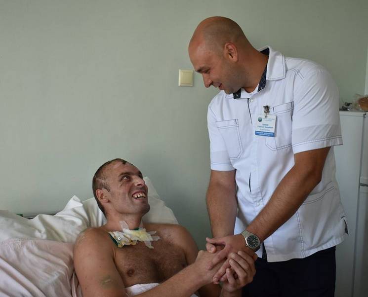У лікарні Дніпра врятували бійця із важк…