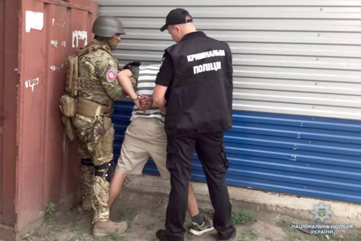На Хмельнитчине задержали банду, которая "обложила данью" перевозчиков области