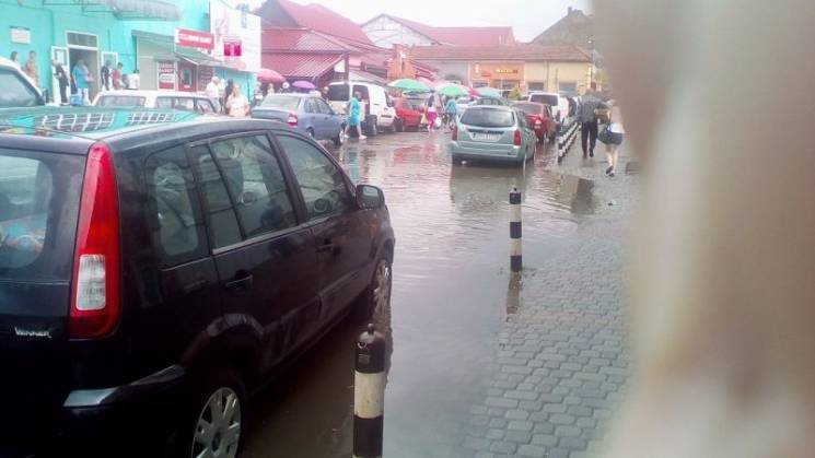 Вулиці Мукачева затопило після зливи (ФО…