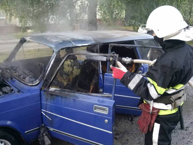 У Кам&#039;янці спалахнула автівка (ФОТО…