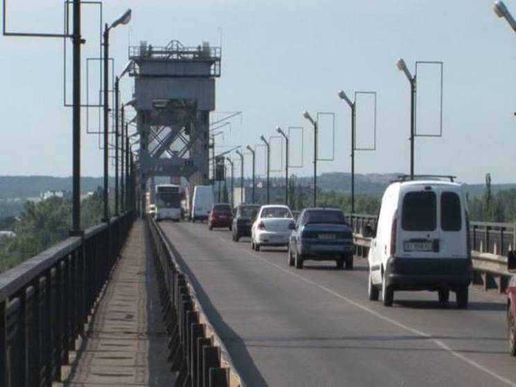 У Кременчуці на мосту через Дніпро знову…