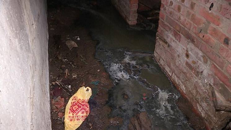 У Полтаві нечистотами затопило підвал ба…