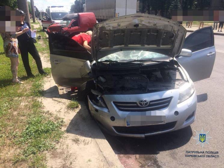 В Харькове разбились три авто: Травмиров…