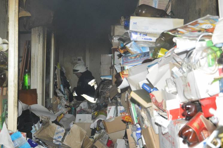 В Днипре в забитой мусором квартире поги…