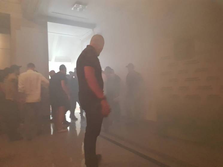 Сессия Кернеса: Горсовет заполнил дым и…