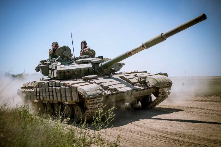 На Донбасі танкісти бригади з Дніпропетр…