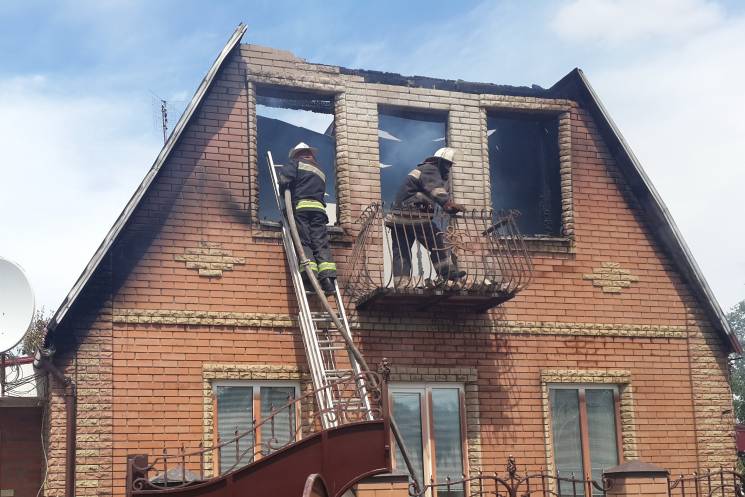 На Харківщині підпалили житлові будинки…