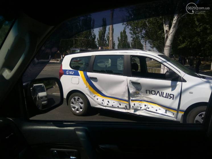 В Мариуполе столкнулись два полицейских…